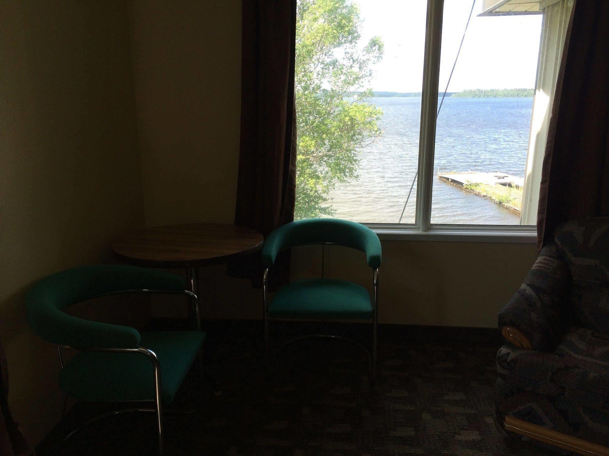 Pickle Lake Hotel Esterno foto