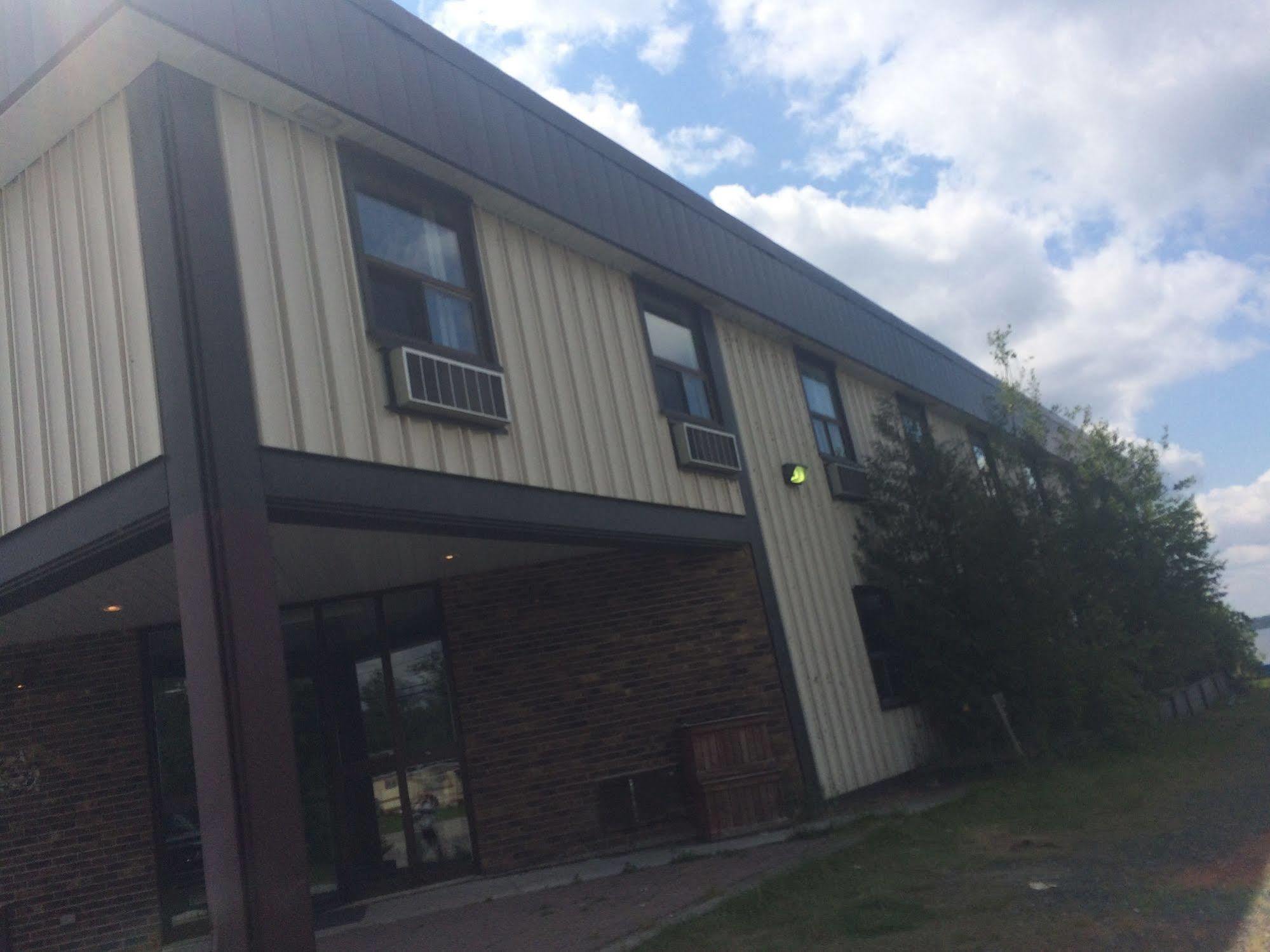 Pickle Lake Hotel Esterno foto
